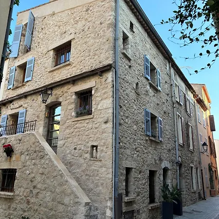 La Pablita, Vieil Antibes, Remparts אנטיב